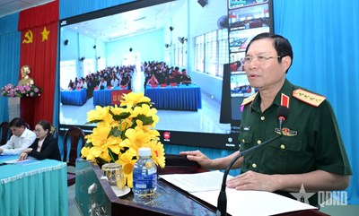 Gallery - Đại tướng Nguyễn Tân Cương tiếp xúc cử tri trên quê hương Ấp Bắc